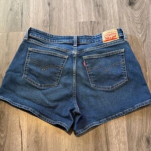 💙Levi's Women's Dark Blue Casual Chic & Flattering Stylish Trendy Jean Shorts